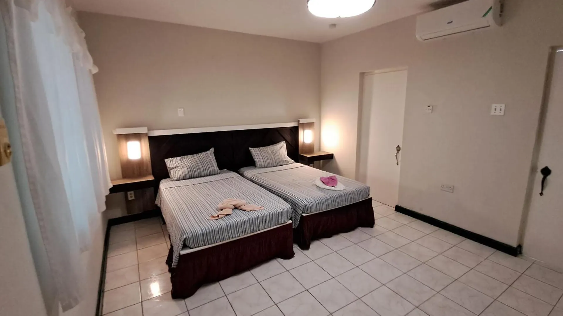 Mom'S Place Negril Hotell
